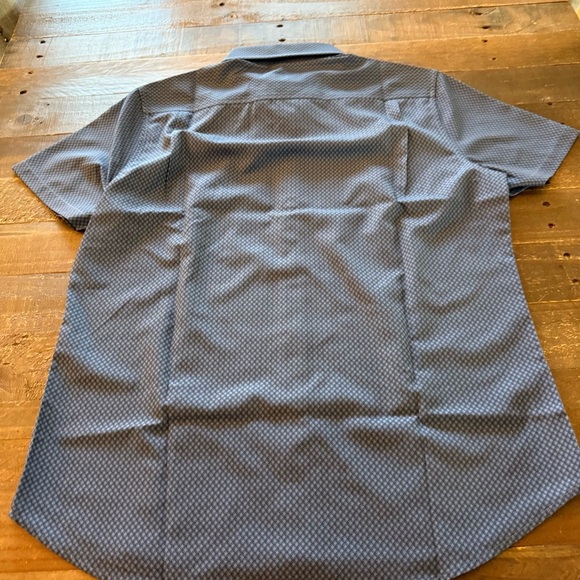 Men's Blue Patterned performance stretch button down Shirt - Picture 2 of 4